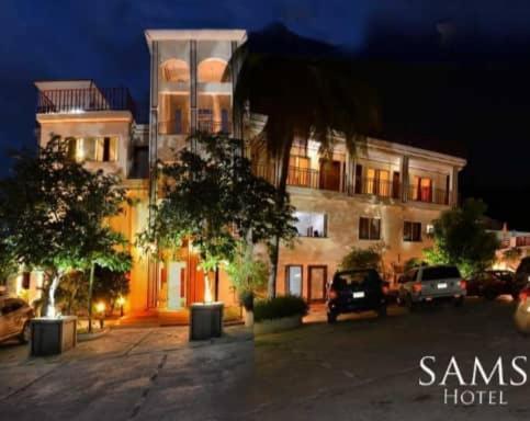פורט-או-פרינס Sams Hotel מראה חיצוני תמונה